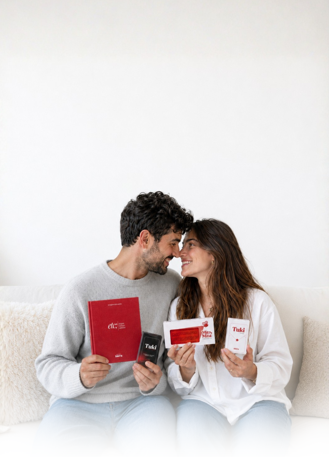 Pareja disfrutando productos Kora
